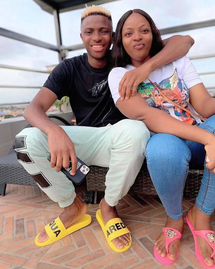 “Crecí limpiando canoas. Mi hermano vendía periódicos, mi hermana naranjas. Estoy muy agradecido por donde estoy hoy después de lo que he pasado”, confesó en una charla con Italian Football TV. Ese dinero colaboraba en poder llevar un plato de comida a la mesa en cada noche: “Estoy feliz de haber atravesado esa fase de la vida porque me ayudó a cumplir mis sueños”.