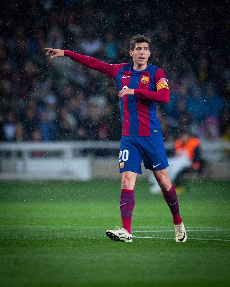 Hansi Flick está a punto de hacer su primer gran cambio en el FC Barcelona: Sergi Roberto no renovará su contrato. Según Mundo Deportivo, el jugador decidió no esperar a que el club pueda ofrecerle una renovación debido a las restricciones del ‘fair play’ financiero. Todo indica que se va del equipo culé.