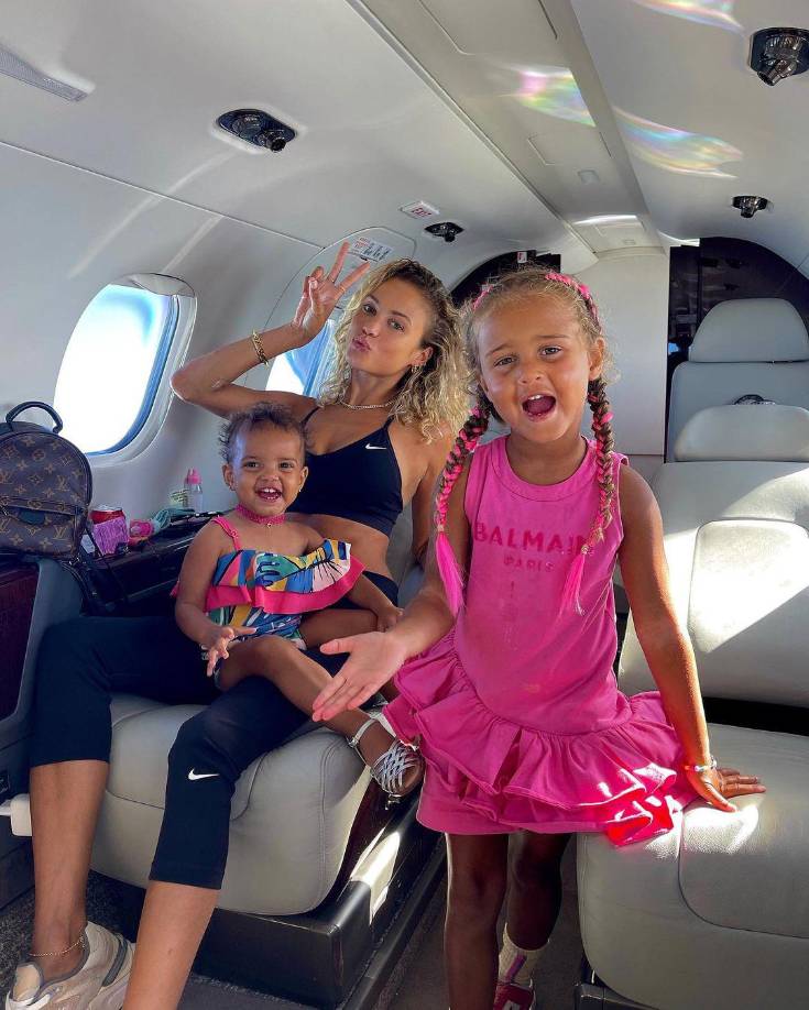 De la relación con Gregory Van der Wiel, Rose tiene dos hijas que son idénticas al jugador belga.