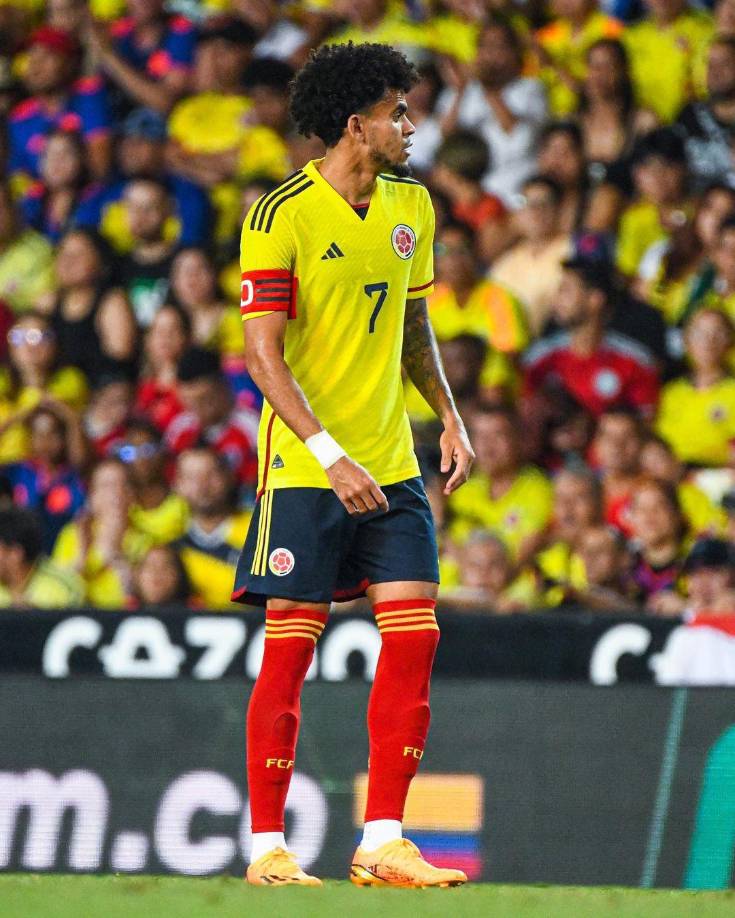 “Hoy no les habla el jugador de fútbol, hoy les está hablando Lucho Díaz, el hijo de Luis Manuel Díaz. Mane mi papá, es un trabajador incansable, nuestro pilar en la familia y está secuestrado”, arranca la carta del futbolista colombiano.