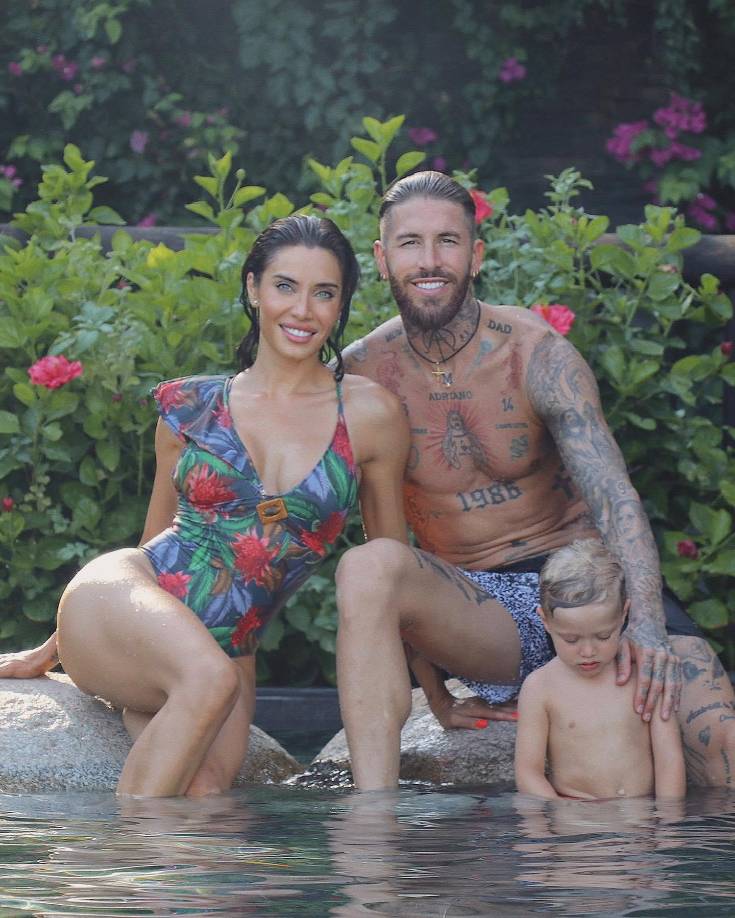 Según señala el portal “Faro de Vigo”, Ramos habría tenido un romance con la cantante, sin embargo, el propio futbolista se encargó de desmentir estos rumores.