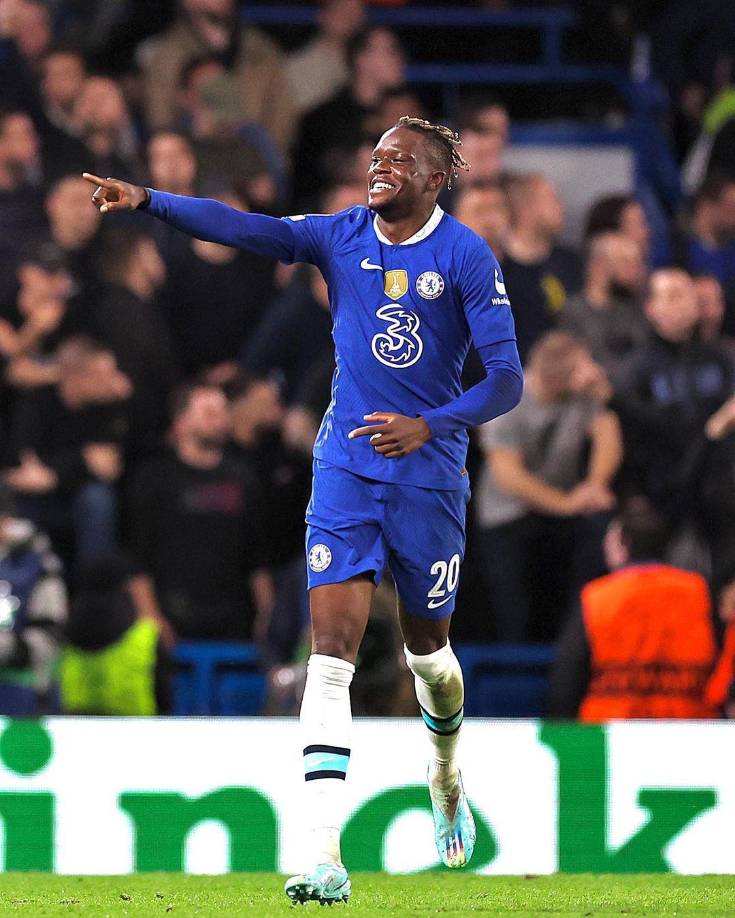 Denis Zakaria: Centrocampista que aparece en la lista negra del Chelsea y todo indica que será dado de baja.