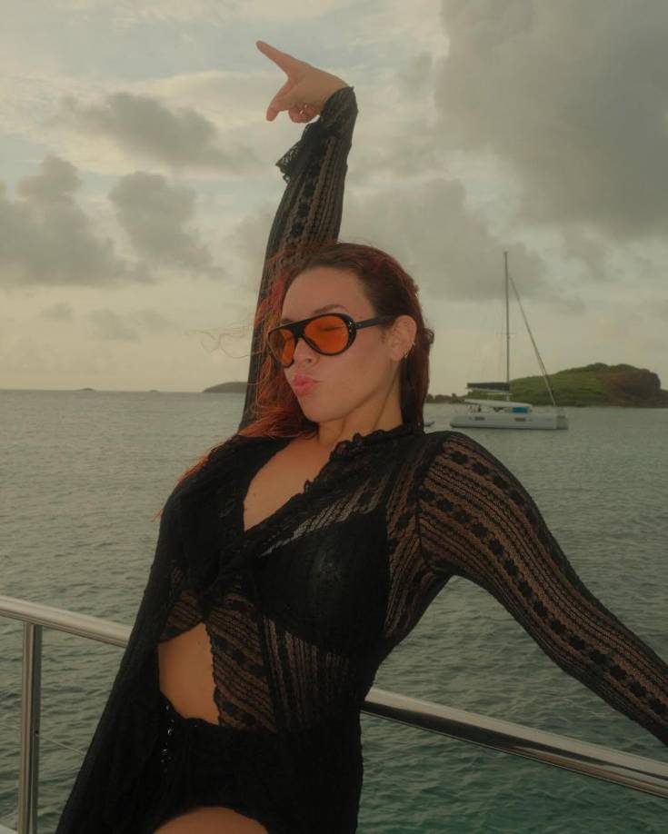 La joven de 28 años, quien suele publicar en Instagram contenidos sobre maquillaje y belleza, compartió un revelador mensaje en sus historias de Instagram casi al mismo tiempo en que se conocía la demanda de su padre contra su mamá.