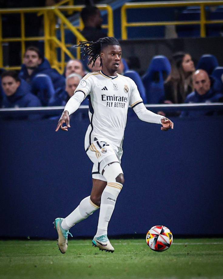 Camavinga - Es otra de las piezas en el equipo de Ancelotti que estaría en el 11 titular del Real Madrid ante Barcelona en la final de la Supercopa de España.