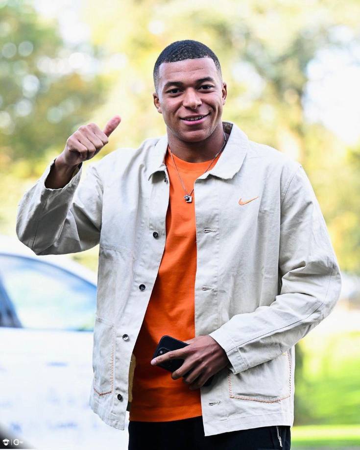 Sin embargo, el entorno del delantero respondió a RMC Sport: “No hay ningún acuerdo sobre el futuro de Kylian (Mbappé), entre otras cosas porque no hay negociaciones iniciadas sobre ese asunto”.