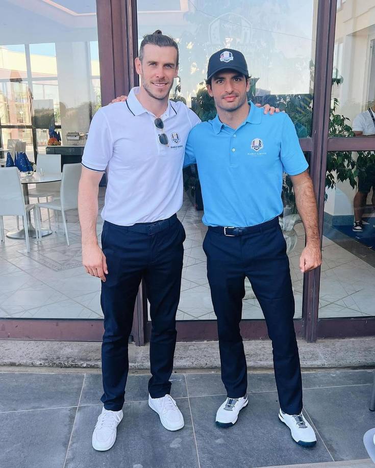Gareth Bale se fotografió con Carlos Sainz, piloto español de Fórmula 1 con la Scuderia Ferrari.