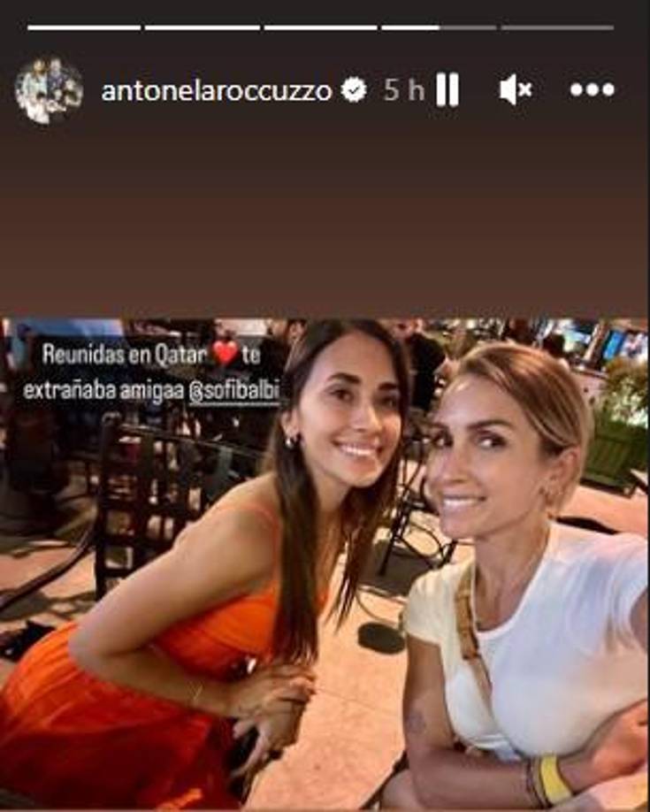 No podía faltar la foto con su amiga Sofía, la esposa de Luis Suárez, quien también se encuentra en Qatar.