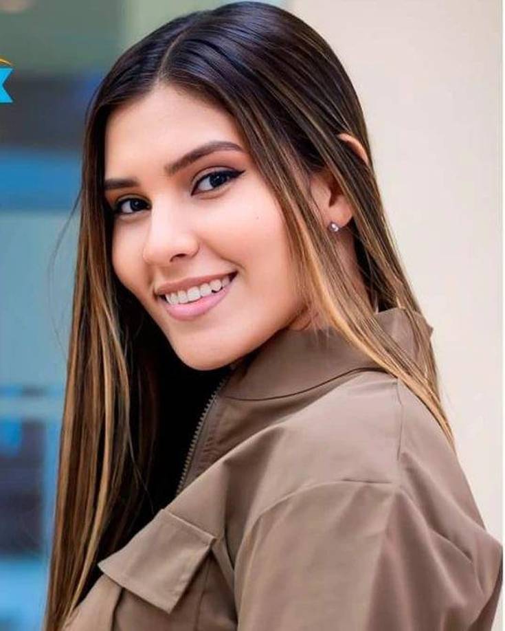 Olga es una chica de rostro dulce, su mirada refleja nobleza y bondad, así como las ganas de luchar por conquistar sus sueños, entre ellos, ser una reina de belleza. 