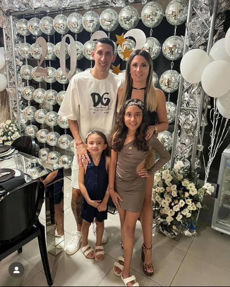 Ángel Di María, futbolista de la Juventus, sigue de vacaciones en su país y recibió el 2023 con su familia.
