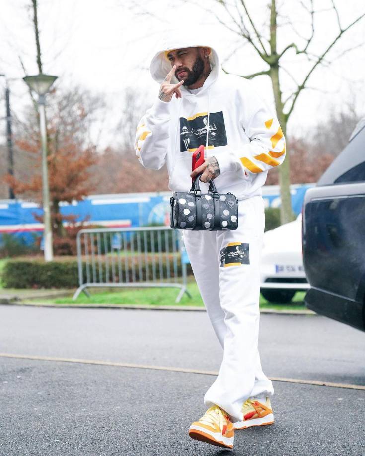 Neymar reside en Bougival, una acomodada población de 8.000 habitantes a las afueras de París. Aquí el brasileño arma tremendas fiestas y sus vecinos ya no soportan lo que ocurre.