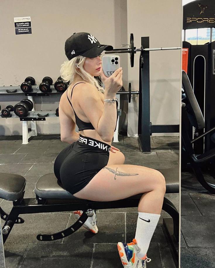 Agregó que “a veces, estas publicaciones incluyen imágenes mías en ropa interior y haciendo deportes”, según se informa”.