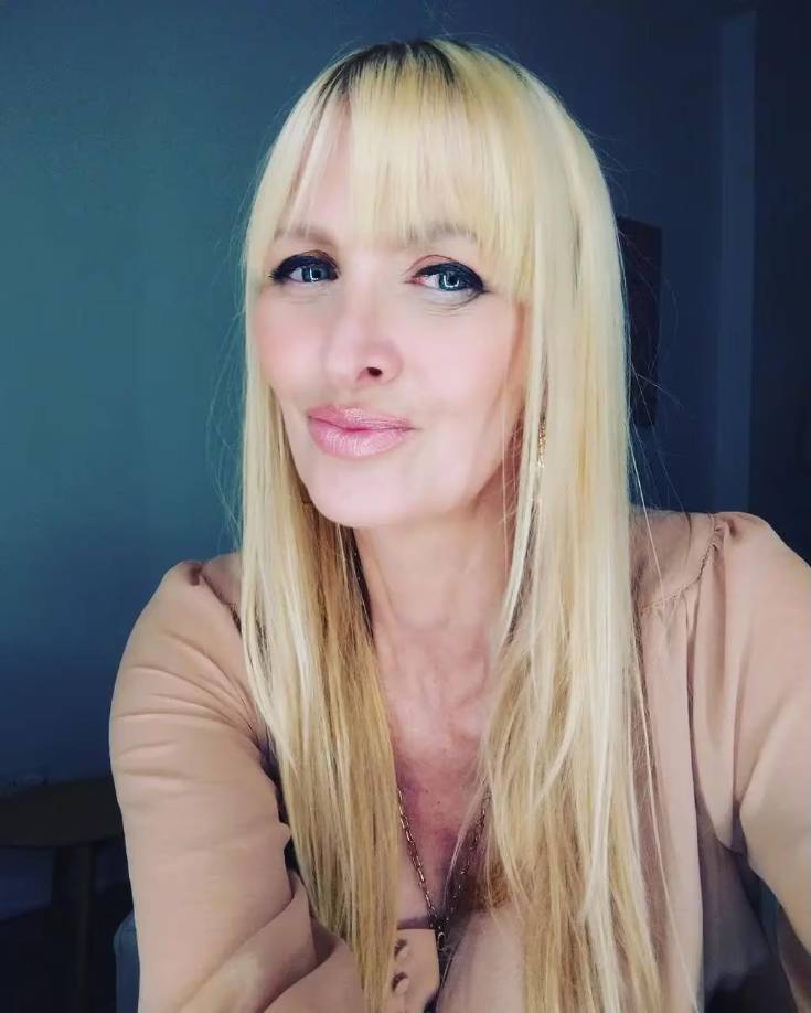 Amalia González fue una de las vedettes argentinas más populares en la década de los 80, actuando en diversas películas y programas televisivos.