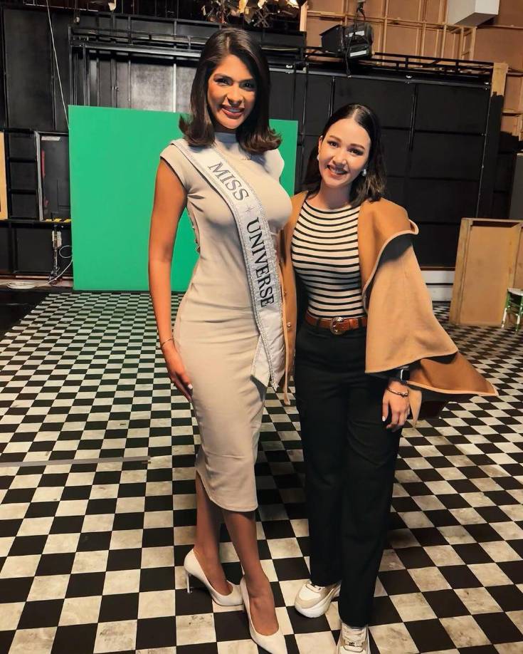 La tiktoker y presentadora de televisión hondureña, Jennifer Aplícano, sorprendió a sus seguidores recientemente durante su viaje a México, pues la guapa “influencer” se encontró con grandes personalidades de la farándula internacional, entre ellos, Sheynnis Palacios, Miss Universo 2023. 