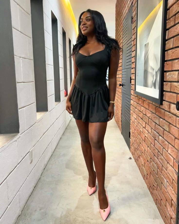 Comenzó su carrera como modelo, realizando anuncios comerciales cerca del 2012. 