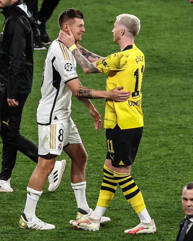 Toni Kroos tuvo un gran gesto en su adiós del Real Madrid. El alemán consoló a su compatriota Marco Reus, quien anunció que se marcha del Borussia Dortmund.