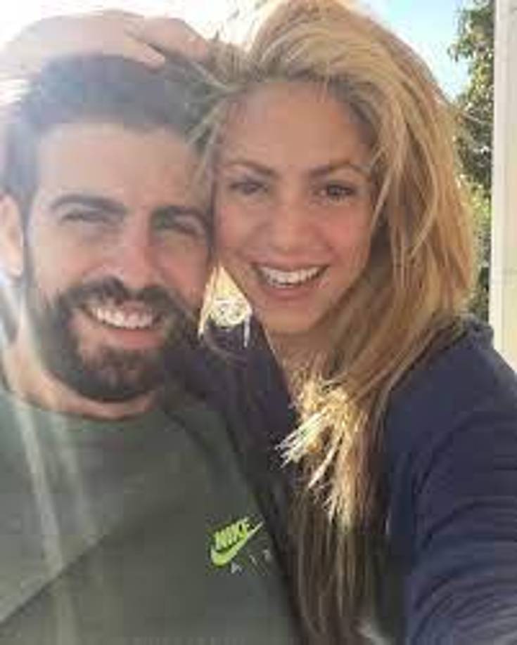 Pero Shakira no ignoró las señalas que había detrás de la petición de Piqué, por lo que comenzó a indagar y descubrió que una de sus infidelidades ocurrió con una mesera del bar “La Traviesa”, centro nocturno que frecuentaba el jugador. 