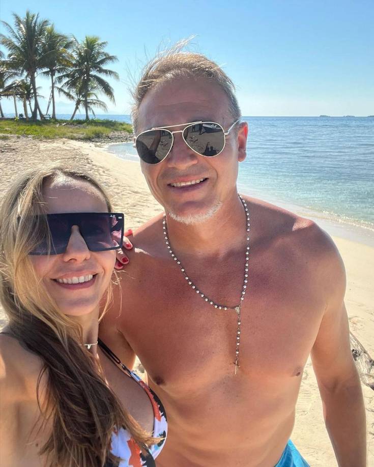 El técnico argentino se dio una escapada a Cayos Cochinos con su pareja después del triunfazo que logró el Victoria (4-3) sobre el Real España en la décima jornada del Torneo Apertura 2023.