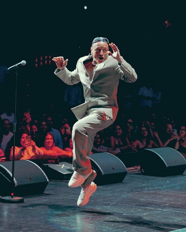 Con este nuevo equipo de manejo, Crespo está preparado para fortalecer su legado en la industria musical y explorar emocionantes oportunidades futuras.