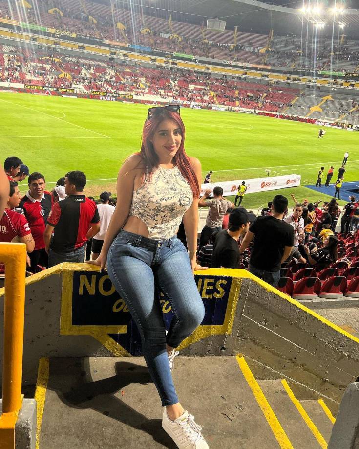 La chica se identifica como una gran fanática al fútbol y es aficionada al Atlas de la Liga MX.