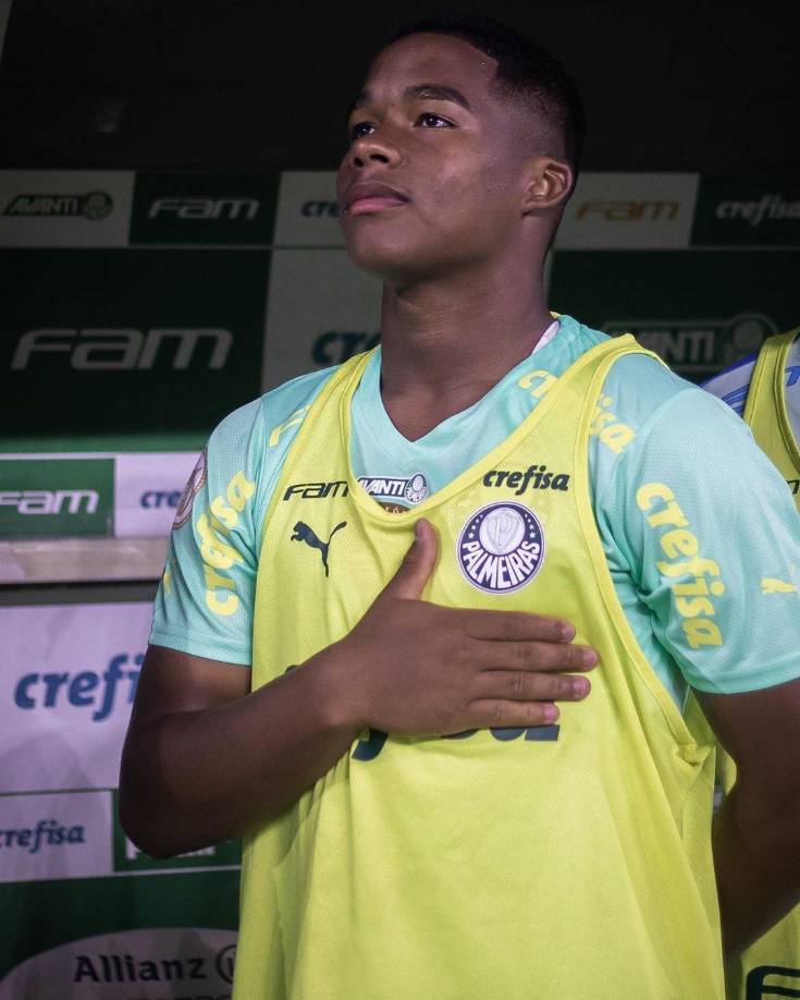 “Tiene que lidiar con una presión tremenda, de hacer cinco, seis goles. Va a anotar en el momento indicado”, dijo entonces el DT.