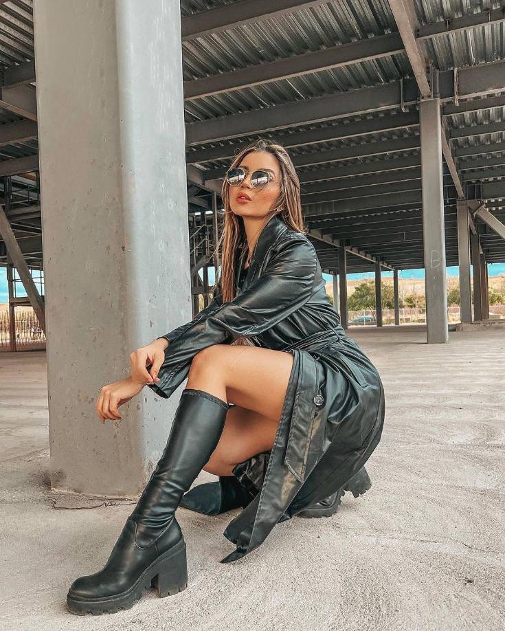 <i>”Este es un trend de TikTok que anda sonando mucho ahorita (yo no inventé el título) y pues apenas lo hice antier sólo porque me lo estaban pide y pide. No lo pensaba subir, pero como ya lo he visto en otras cuentas de IG, pues mejor que lo vean de la mía. P.D. Jamás fui emo, sólo era el look, lo que andaba de moda en aquel entonces”,</i> escribió en una publicación.