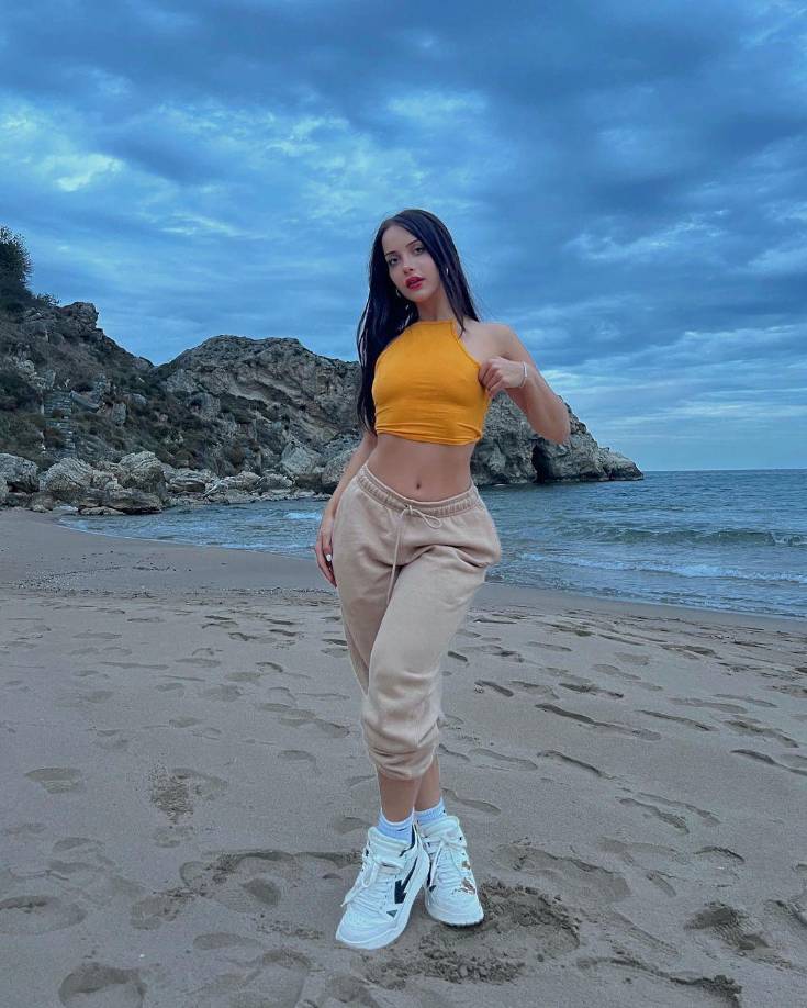 Según los medios locales, la joven de 25 años fue puesta en libertad, pero no ha habido ninguna actualización sobre si la policía ha abandonado el caso en su contra.