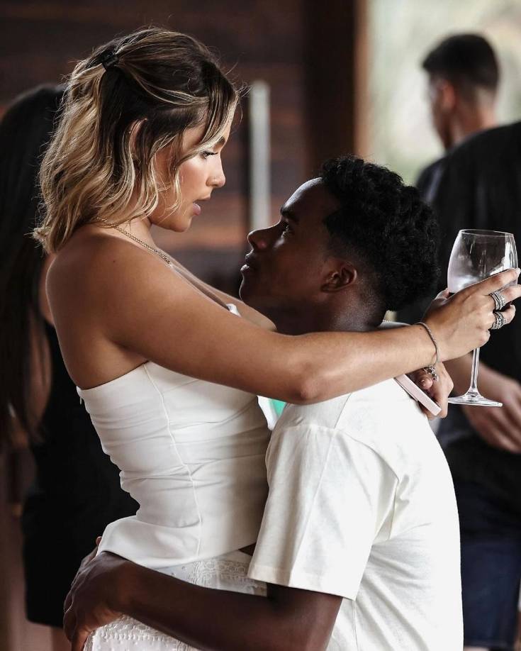 “Segundo, está terminantemente prohibido adquirir cualquier tipo de vicios, están prohibidos los cambios drásticos de personalidad y comportamiento”, agrega la hermosa brasileña.