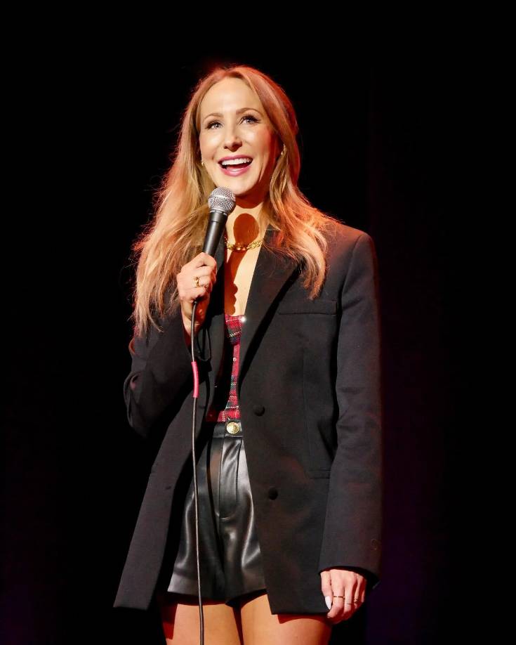 <i>“Algunos de mis chistes favoritos de todos los tiempos provienen de monólogos de apertura de Globos de Oro anteriores, cuando Tina, Amy o Ricky dijeron exactamente lo que todos no sabíamos que necesitábamos escuchar desesperadamente. </i>