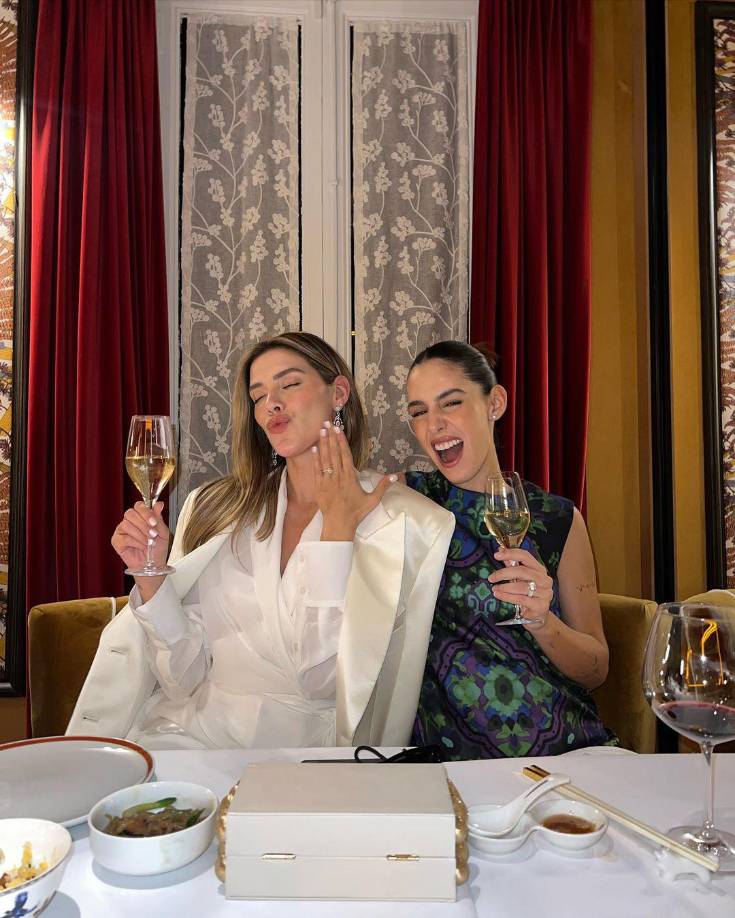 Michelle y su hermana Camila Valero en la noche previa a su enlace matrimonial.