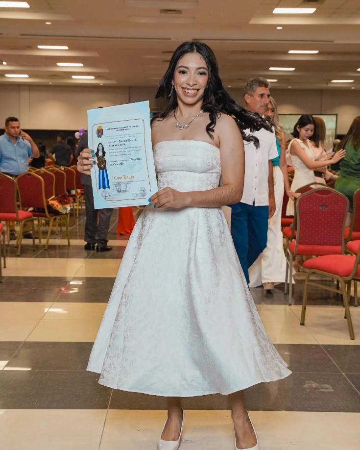 “Gracias a Dios y a mi familia por ser ese motor de arranque cada vez que sentía que no podía”, comienza el escrito de Estefany en memoria de su madre.