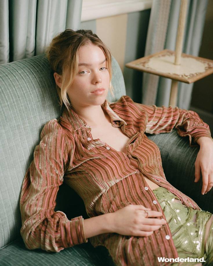 De hecho, su trabajo en televisión no le daba suficiente dinero para mantenerse, así que tenía un segundo empleo como friegaplatos. “Nunca pensé que me ocurriría algo así a mí. Estaba lavando platos en un restaurante y viviendo en el ático de mi madre. Esto no es algo que se sucede a gente como yo, y sucedió todo muy rápido”, ha explicado en una entrevista al Stellar.