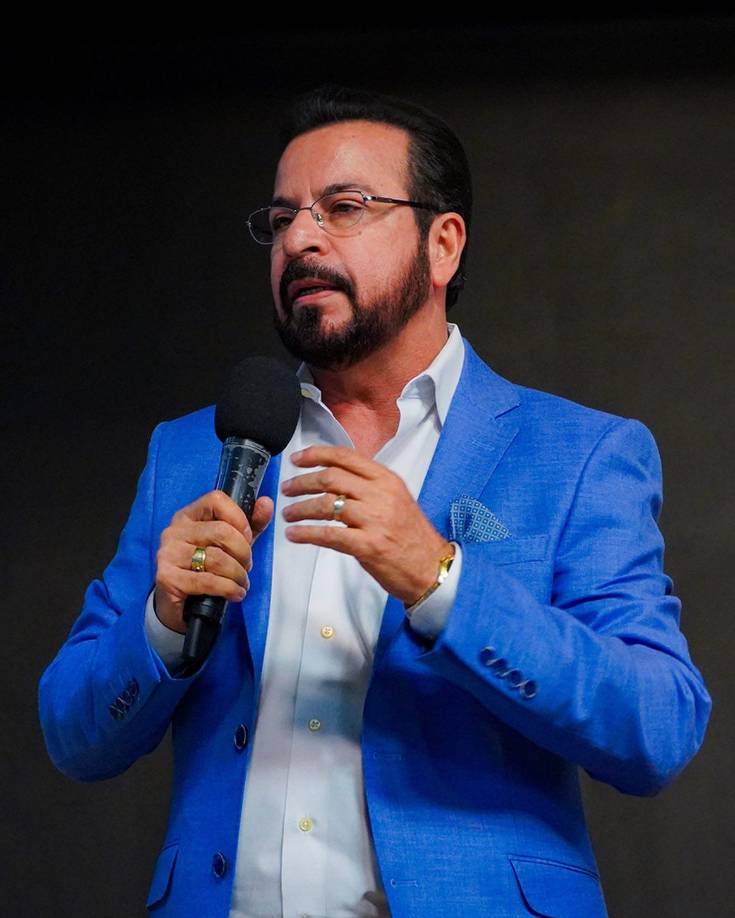 “Nosotros, con mis hermanas, lo analizamos después, y decimos que mi viejo es demasiado correcto en esas cosas”, afirmó.