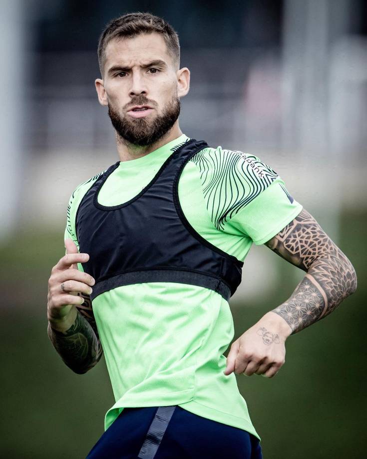 Iñigo Martínez: Se trata de uno de los defensas que más han seguido en las últimas temporadas y ahora su situación contractual invita a lanzarse a por él en el mes de enero ya que no ha renovado y podría salir por una pequeña cantidad