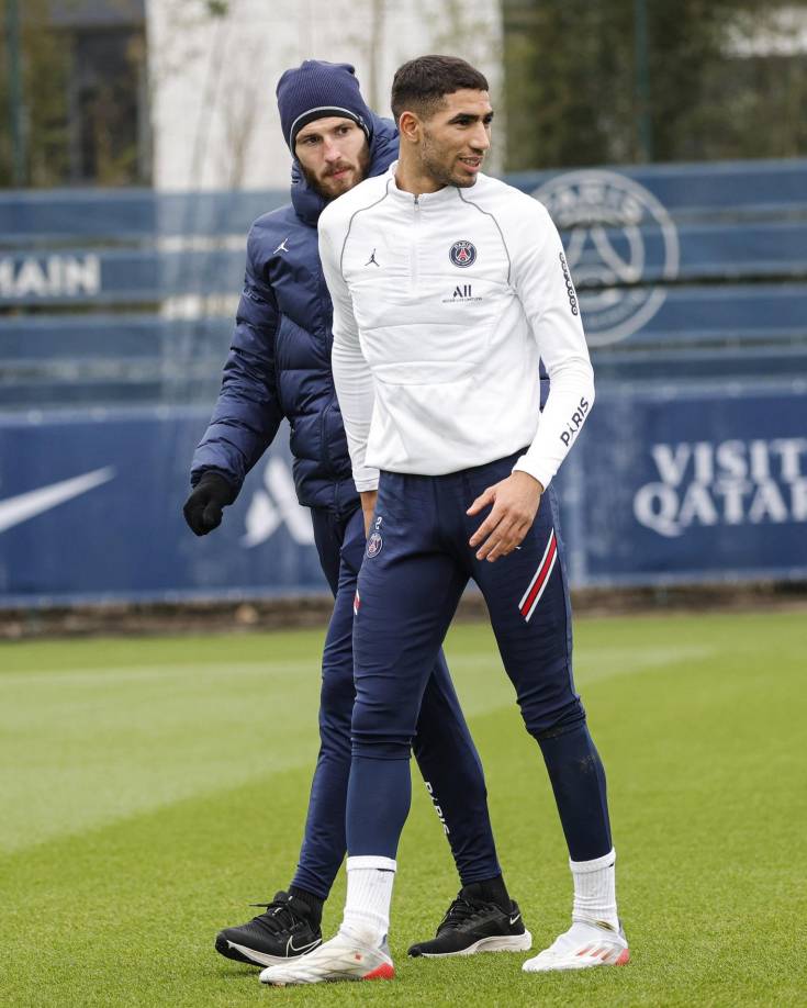 En la séptima posición de los mejores pagados del PSG está el lateral Hakimi con 1,08 millones euros brutos al mes.