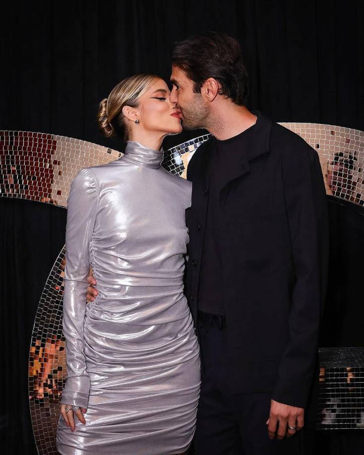 El exfutbolista parece haber encontrado la felicidad en su vida familiar. En 2019 le propuso matrimonio a Carol Dias. Tras un par de años casados, la familia que formaron Kaká y la modelo empezó a crecer. En octubre de 2020 llegó al mundo, Esther, la primera hija del matrimonio y la tercera del exjugador brasileño. Exactamente dos años después, Ricardo Ricardo Izecson dos Santos Leite volvió a anunciar que fue papá.