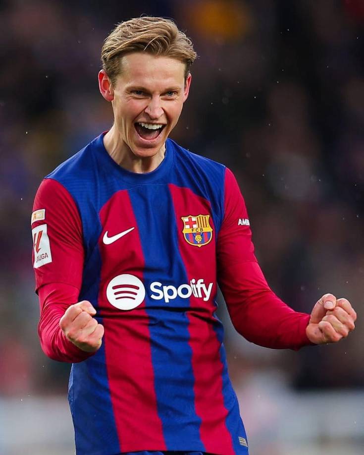 Sky Sports informa que Manchester United ya no está interesado en Frenkie de Jong porque la prioridad es el uruguayo Manuel Ugarte y niegan ofertas al Barcelona por el neerlandés.