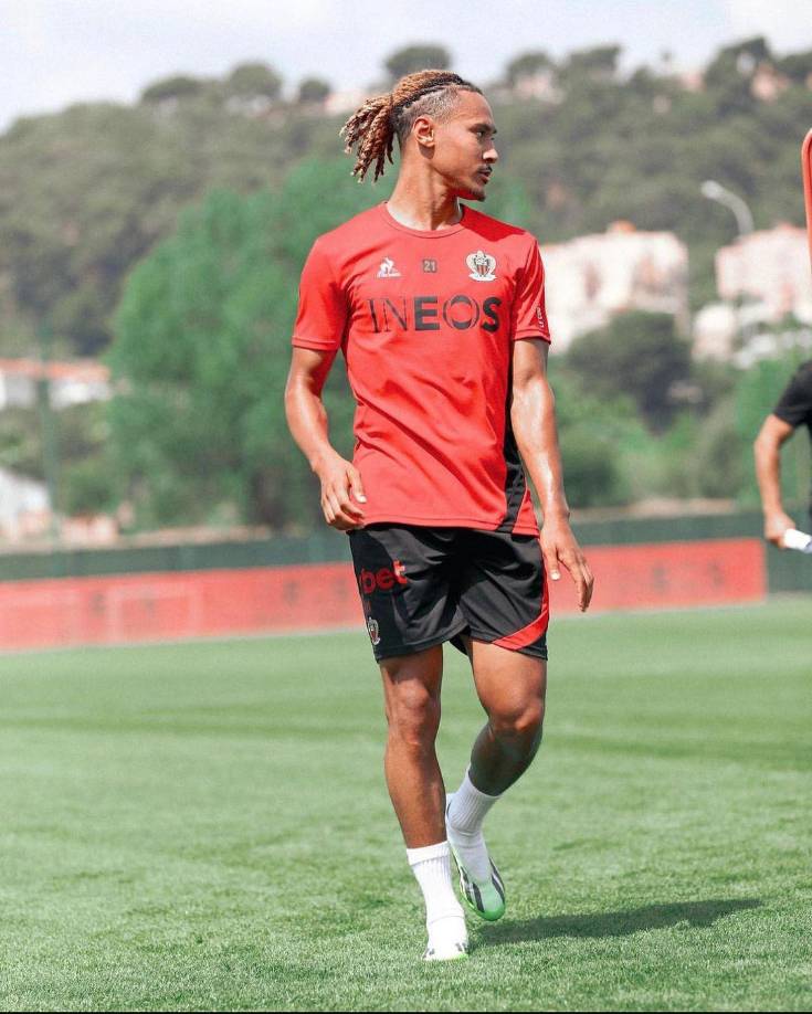 Posteriormente el jugador del Niza de la Ligue 1 de Francia fue atendido por los bomberos de forma segura y quedó fuera de peligro.