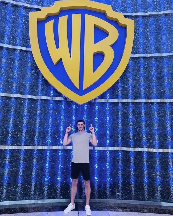 Ahora, Gareth Bale disfruta de realizar otras actividades y visitar lugares con su familia.