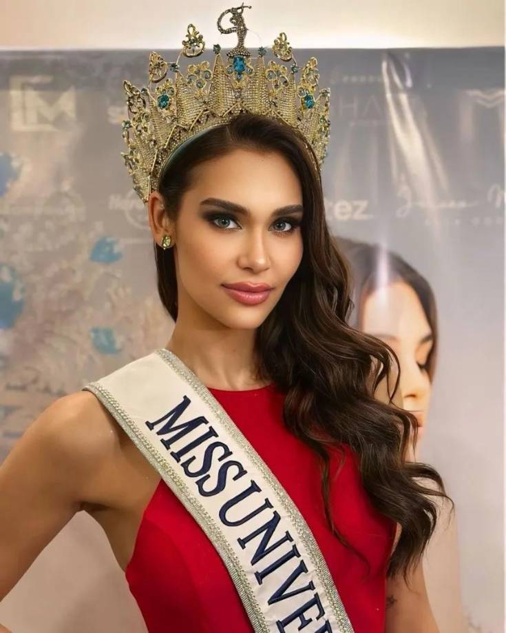 Miss Universo Argentina: Magali Benejam. La beldad, de 29 años, es una modelo de Córdoba, Argentina. Venció a 27 aspirantes al título de Miss Universo Argentina, incluida Alejandra Marisa Rodríguez, de 60 años. Rodríguez causó sensación antes cuando se convirtió en una de las participantes de mayor edad en la historia del concurso de belleza. 