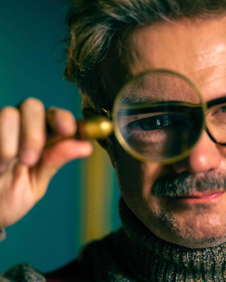 Tristán Ulloa es Damián, un ingeniero, físico, y químico. El perfecto ejecutor de las ideas imposibles de Berlín y, quizá precisamente por eso, su íntimo amigo. Doctor con posgrados de ingeniería y física en su horario laboral y mente criminal en su tiempo libre.