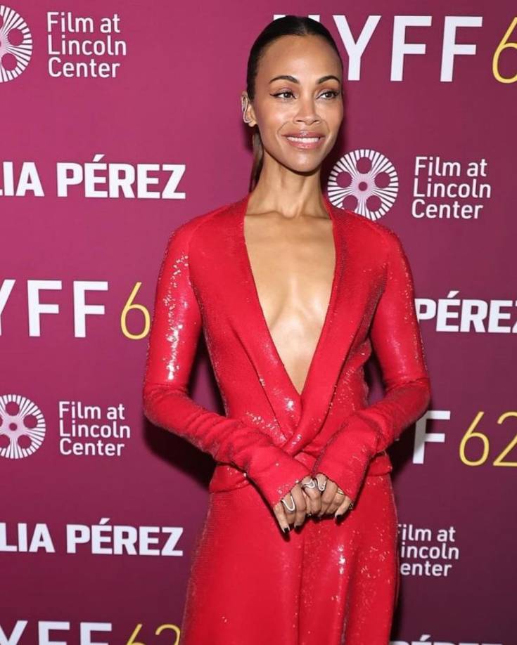 “Todavía procesando todo lo que ha ocurrido en los últimos días, y estoy triste”, dijo la actriz estadounidense de ascendencia dominicana y puertorriqueña durante un evento en Londres, según <i>The Hollywood Reporter</i>. Saldaña, de 46 años, marcó distancia de la postura de su compañera. “<b>Me entristece mucho porque no lo apoyo y no tengo tolerancia para ninguna retórica negativa hacia las personas de cualquier grupo o comunidad”</b>, afirmó.