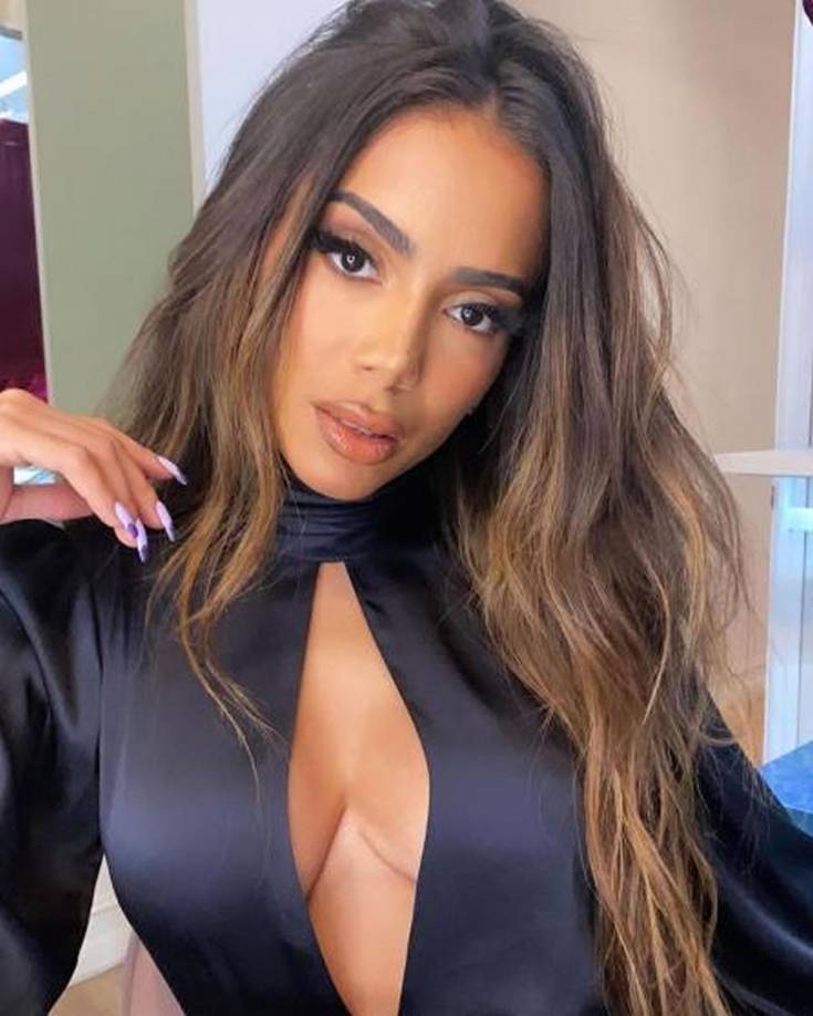 Anitta desvela algunos secretos de sus aventuras con Neymar en Brasil.