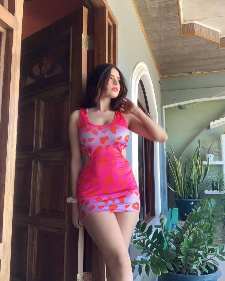 Su nombre completo es Cesia Nicoll Montoya Guzmán. 