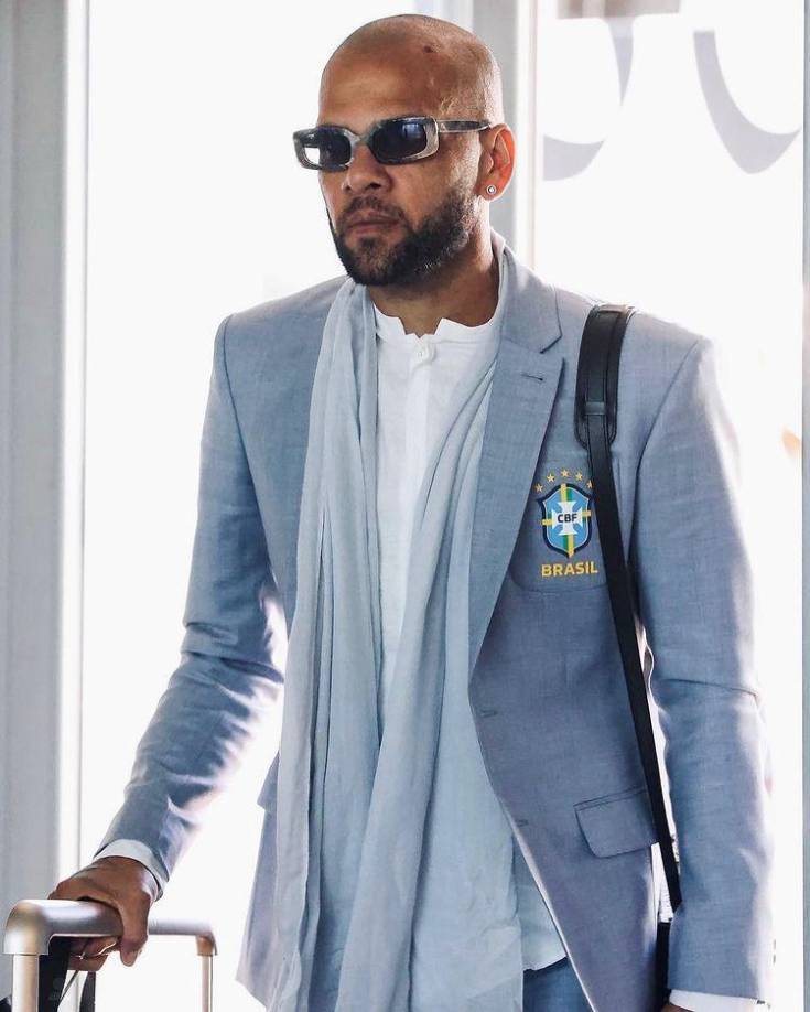 Según el diario español ‘La Vanguardia’, comunicó que el letrado del brasileño estuvo trabajando todo el fin de semana, para intentar sacar al jugador del centro penitenciario, su primera misión desde que fue contratado.