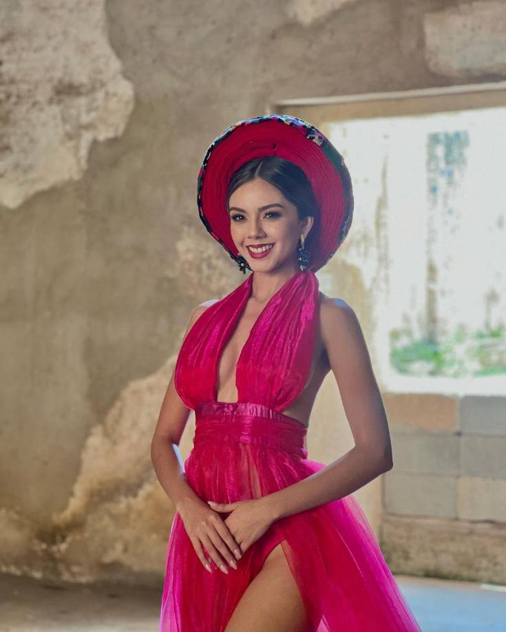 Ana Gabriela Villanueva Jolón, de 22 años, es hija de padre mexicano y madre guatemalteca, está cursando una licenciatura en Derecho y Ciencias sociales.