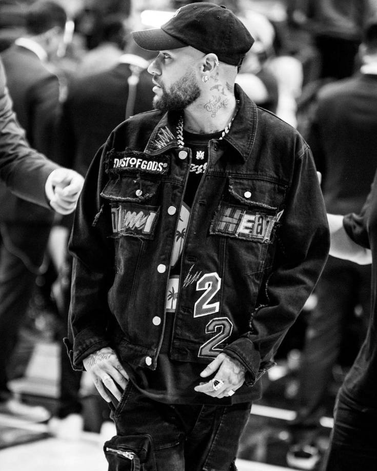 Y es que, una influencer confesó lo que sucedió en una fiesta, en la que estuvo presente el futbolista brasileño. La joven destapó detalles íntimos de lo que sucedió entre el ex Barcelona y otro hombre, el cual reveló su identidad.