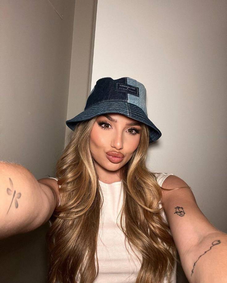 Se trata de Sofía Surfers, una hermosa influencer que es viral por sus atractivos videos en Tik Tok.