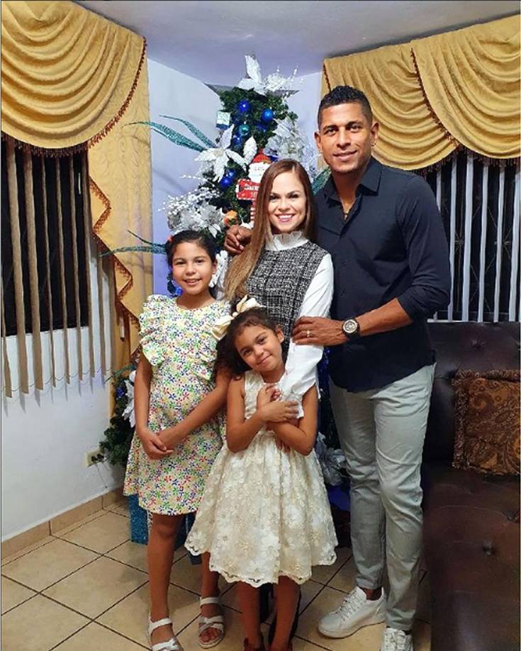 Carlo Costly, que no siguió en el Marathón, y su esposa Tita Torres disfrutaron la Navidad en familia.