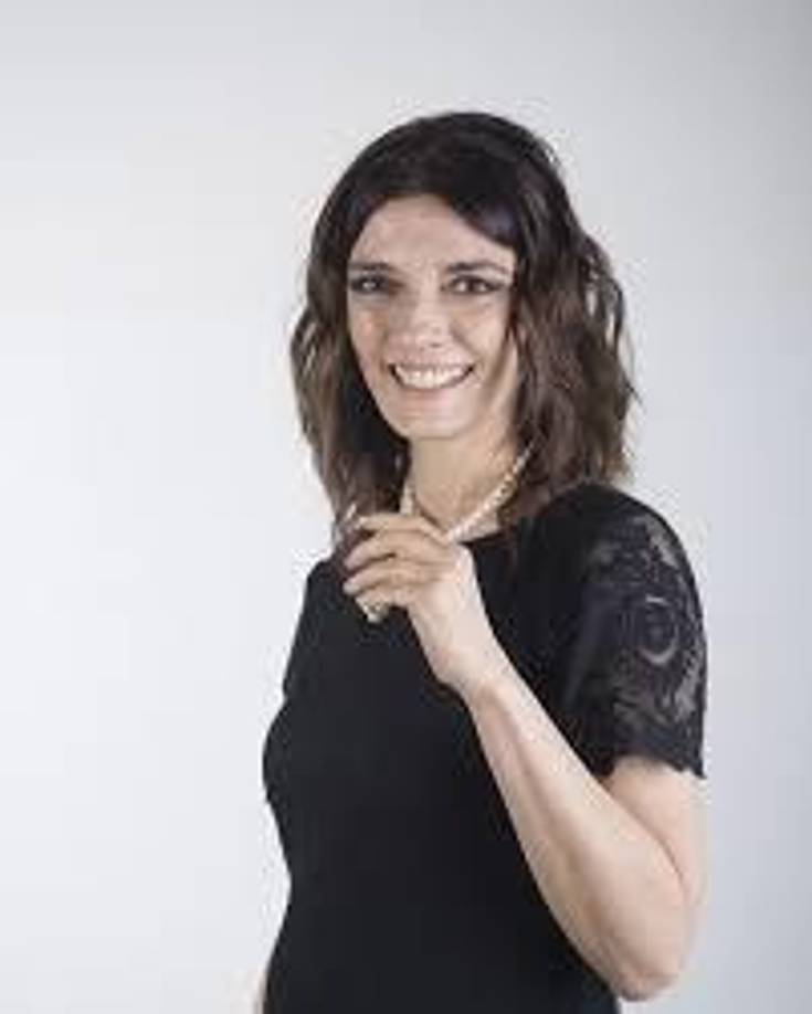 En teatro, formó parte de los elencos de las obras ‘El padre’, ‘Brujas’, ‘El pobre hombre’, ‘Nuestro fin de semana’, ‘El secreto de la vida’ y ‘Por amor a Lou’, entre otras. En la ‘pantalla chica’, el público la vio en ‘Amor en custodia’, ‘Mujeres asesinas’, ‘Zona de riesgo’, ‘Atreverse’, ‘Amas de casa desesperadas’, ‘Tiempo final’ y ‘La marca del deseo’, por contar algunas telenovelas y programas.