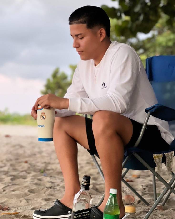 Cabe recordar, que Luis Laboriel, durante la masacre ocurrida en julio de 2022 en la que murieron cuatro jóvenes, entre ellos un hijo del expresidente Porfirio Lobo Sosa, fue fotografiado en la escena del crimen, ya que uno de los fallecidos formaban parte de su círculo de amigos. 